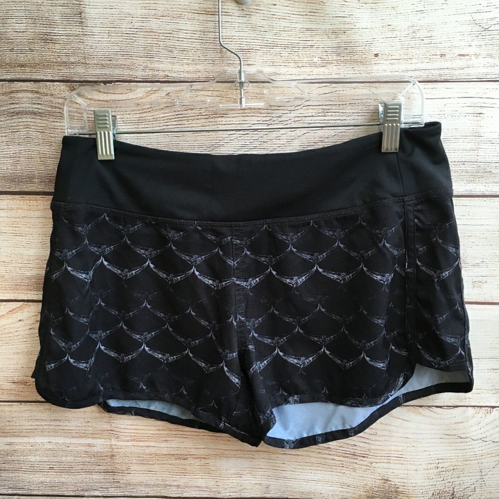 VINEYARD VINES PERFORMANCE SHORTS IN BLACK‎